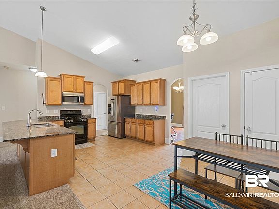 4th image of 11077 Courtland Ct