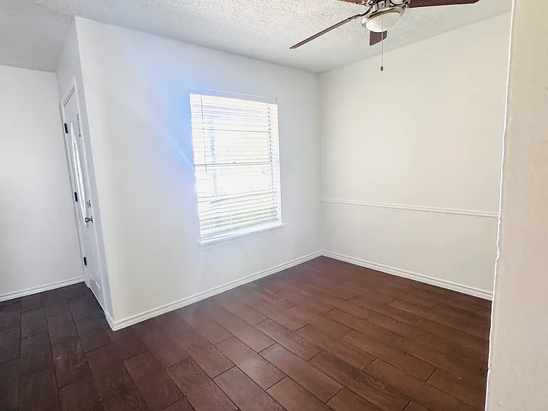 925 Lindy Ct #925 — Photo 2