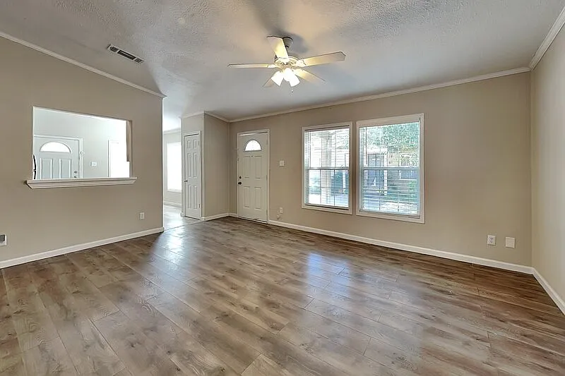 3 bed, 2.0 bath, 1120 sqft, $1,695 — Photo 3