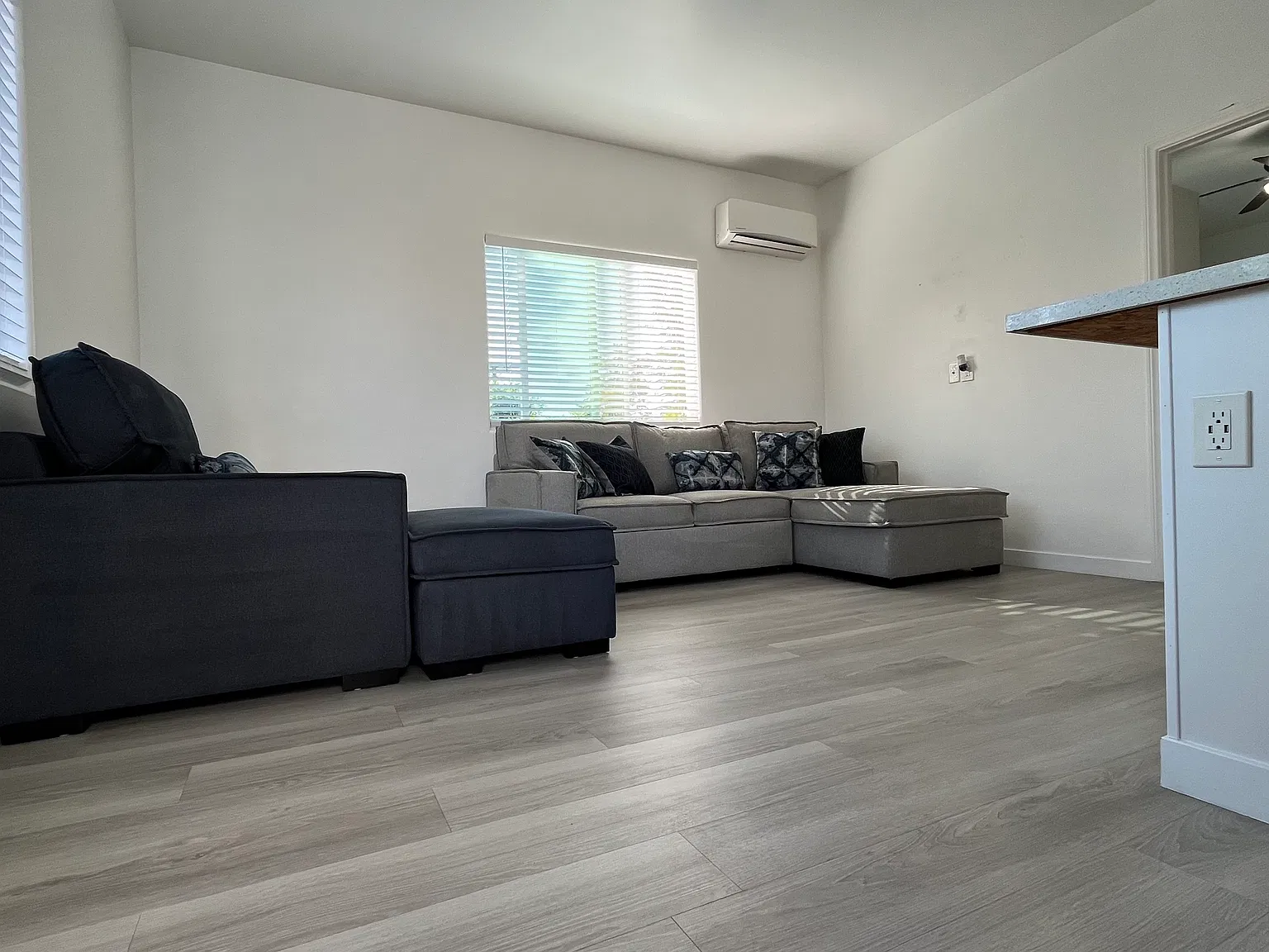 3058 Logan Ave — Photo 4