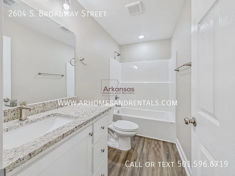 2604 S Broadway St — Photo 5