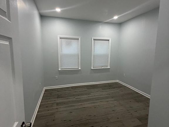 4th image of 28 Elm St