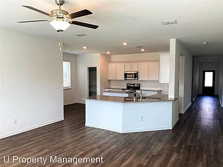 624 Fitzroy Ln — Photo 2