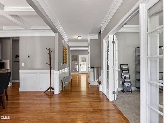 3rd image of 704 Wildwood Farm Way