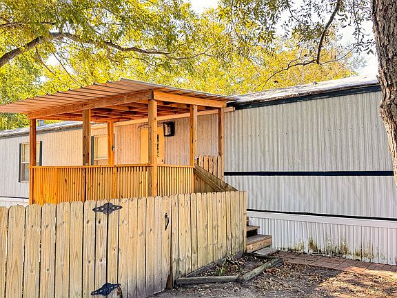 5th image of 13226 Hilltop Ct