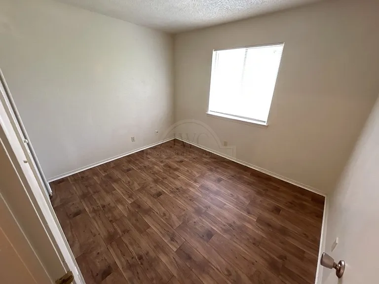 2108 Carousel Dr — Photo 17