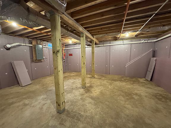 5th image of 69 Bowen St #2