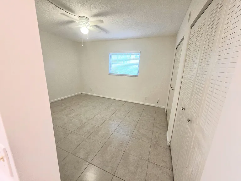 959 SE 2nd Ave #101 — Photo 17