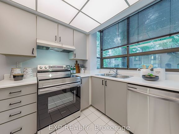 4th image of 25 Dundonald St
