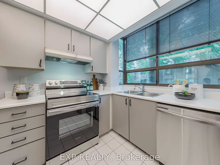 25 Dundonald St — Photo 4