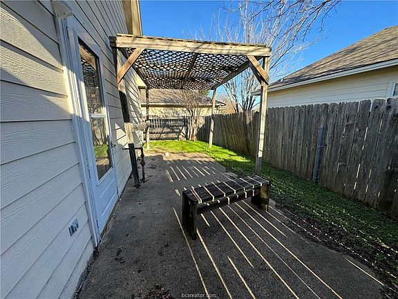 3rd image of 604 Townplace Dr