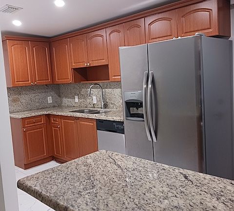 2nd image of 478 E 61st St #1