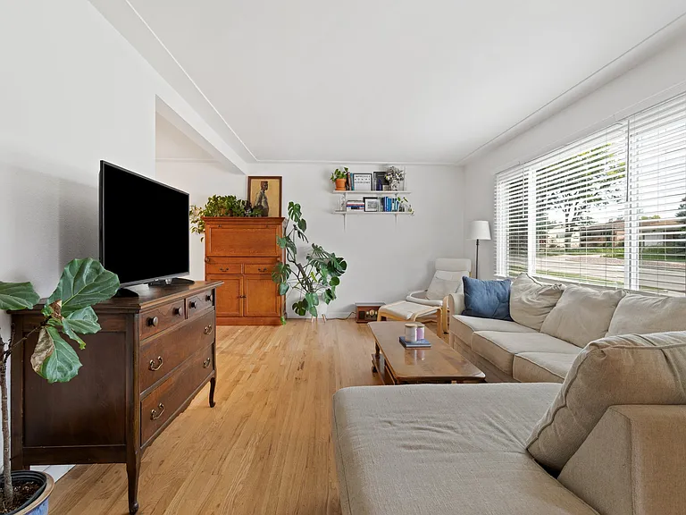 2506 Lelaray St — Photo 6