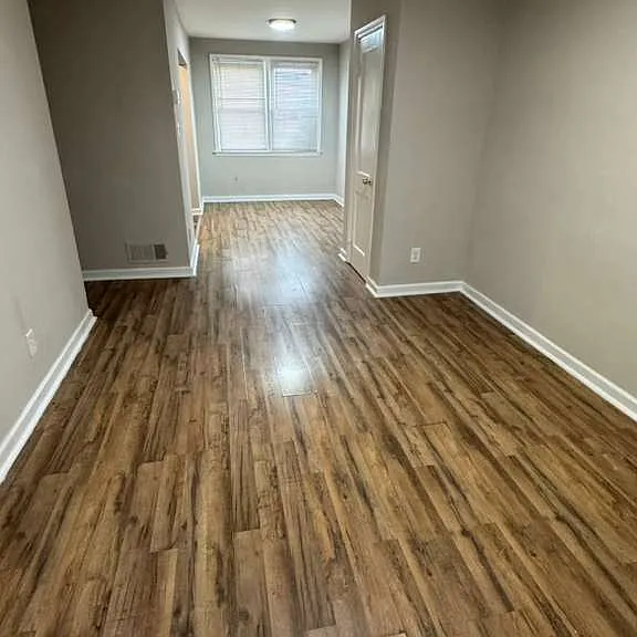 2439 Ashton St — Photo 5