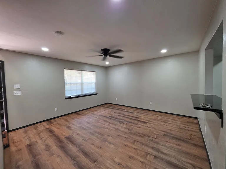 641 Redstone Ave — Photo 6
