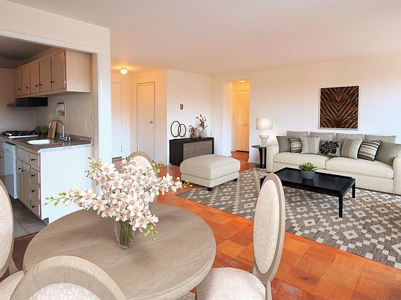 3rd image of 10201 Grosvenor Pl APT 804