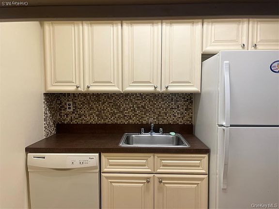 5th image of 725 Miller Ave APT 123