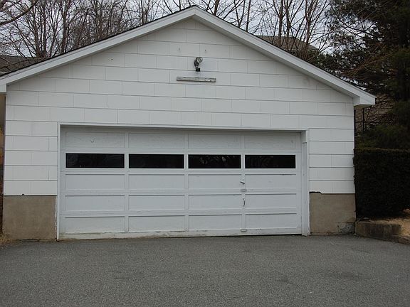 Detached garage