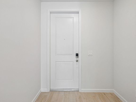 5th image of 612 Salisbury Circle