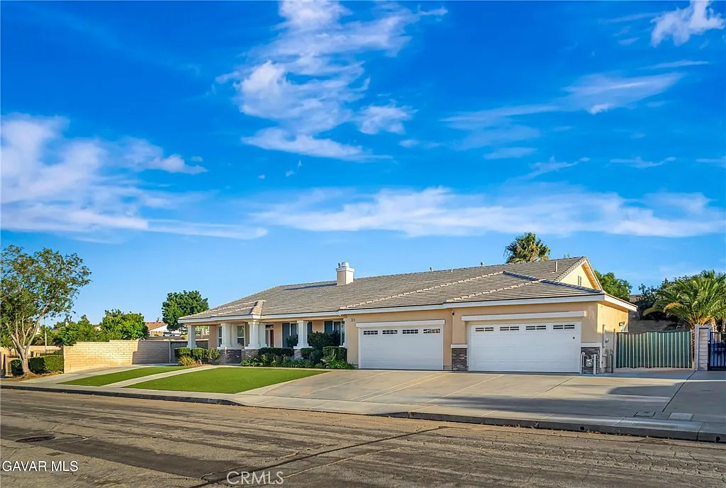 5 bed, 3344 sqft, $4,400 — Photo 2