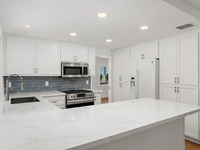 4051 Mistral Dr — Photo 14