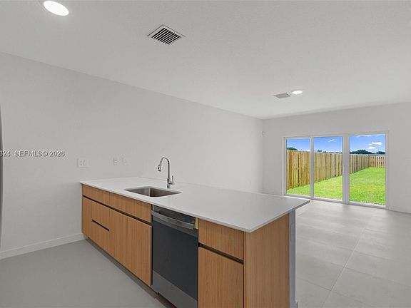 5th image of 13646 SW 272nd