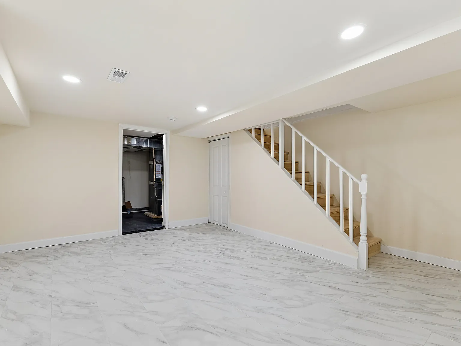 2 bed, 1200 sqft, $3,300 — Photo 4