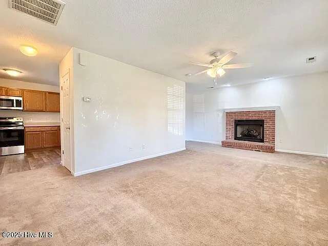 4 bed, 2.5 bath, 1700 sqft, $1,800 — Photo 3