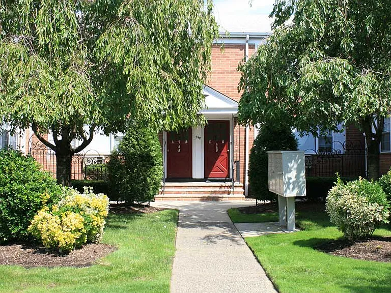 Briarwood Commons — Photo 2