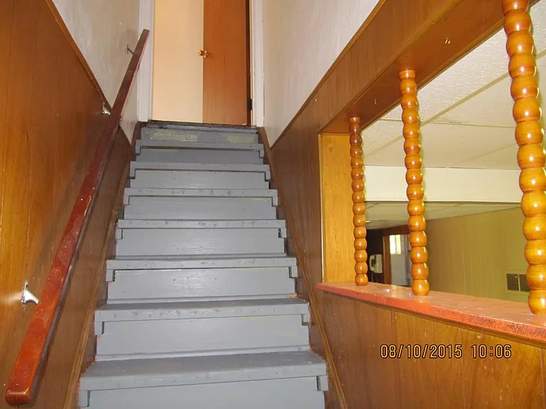 staires to basement