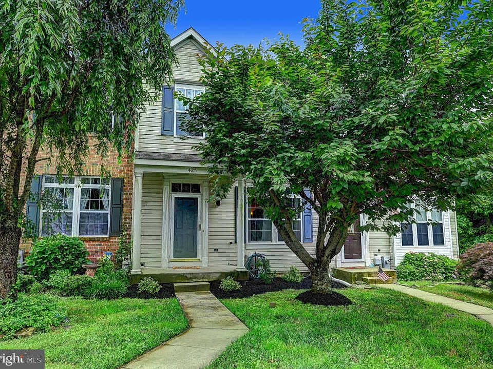 1st image of 485 Amelanchier Ct