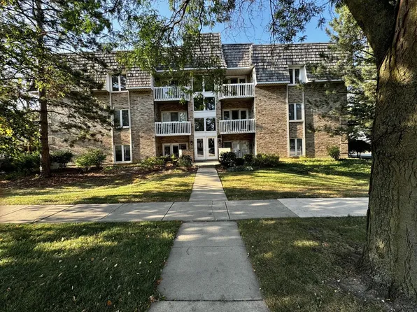 930 Rogers St APT 303, Downers Grove, IL 60515