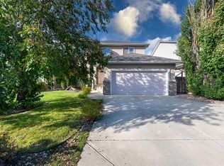 112 S Cove Cres, Chestermere, AB T1X1J5