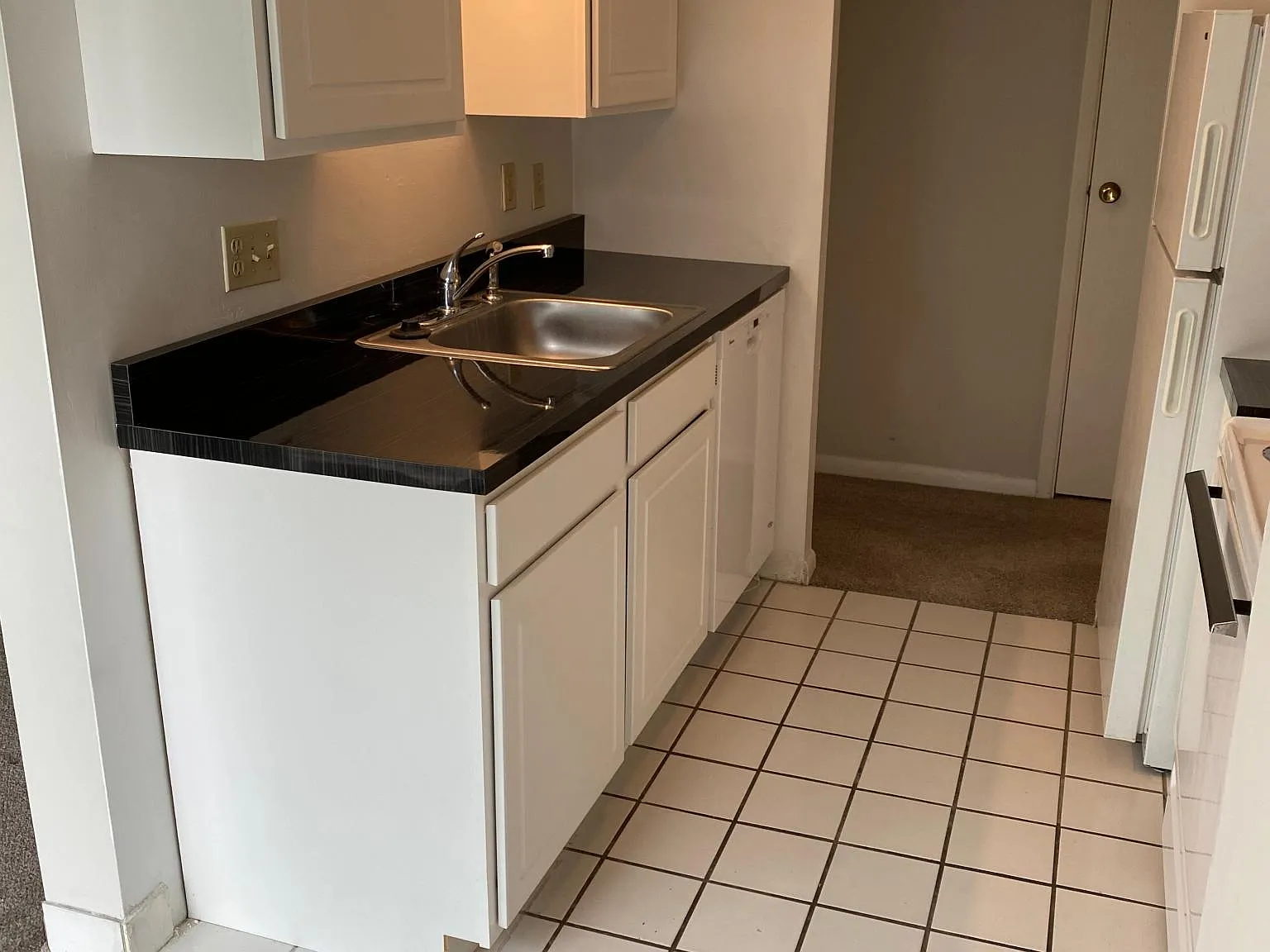 1 bed, 650 sqft, $995 — Photo 2