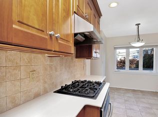 5-08 College Pl, College Point, NY 11356