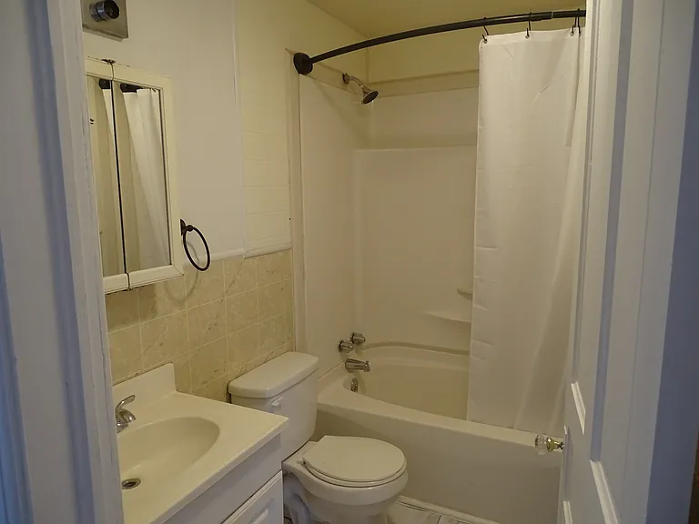 435B Winchester Ave — Photo 4