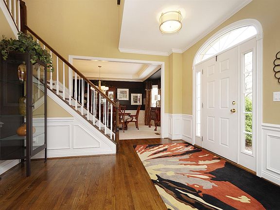 2nd image of 1072 Westchester Way