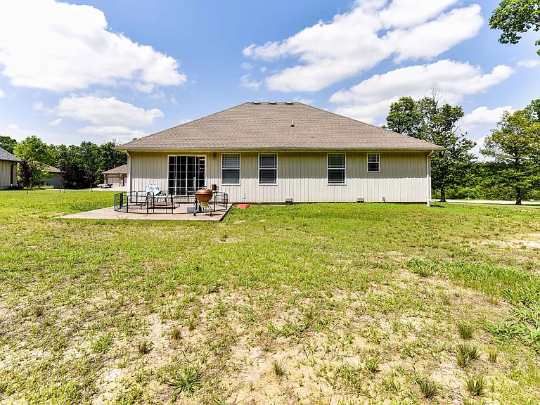 370 Southwoods Way — Photo 31
