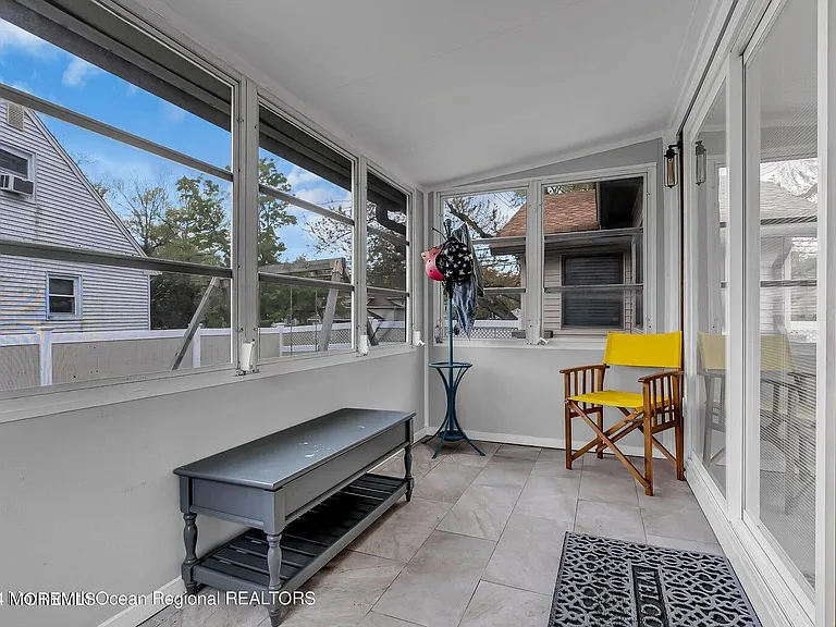 515 Monmouth Rd — Photo 20