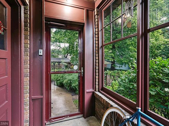 3rd image of 611 5th St SE #611B