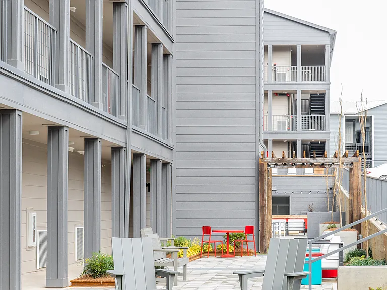Axel Row Apartments — Photo 23