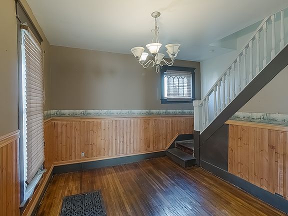 3rd image of 425 N Metcalf St