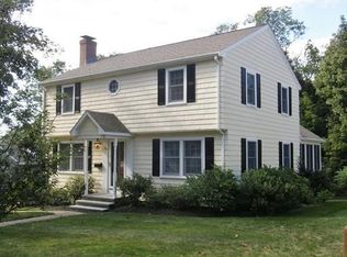 26 Sunset Dr, Beverly, MA 01915