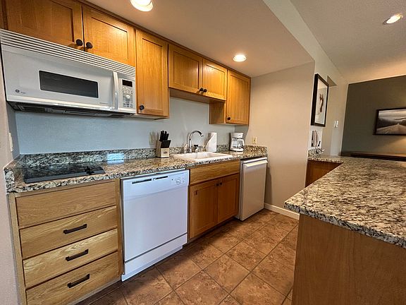 Fully Equipped Kitchen>