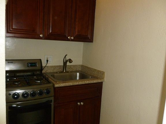 4th image of 2886 Mission Blvd #B