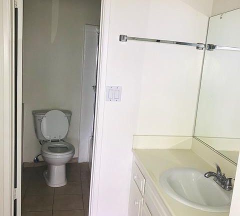 4th image of 1259 S Camden Dr APT 2D
