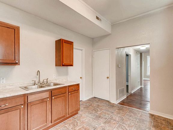 5th image of 973 Euclid St #1