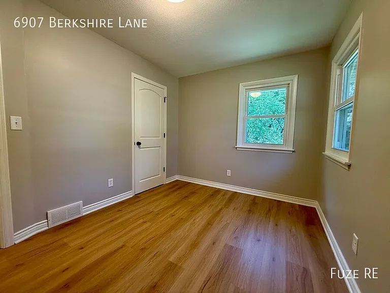 6907 Berkshire Ln — Photo 16