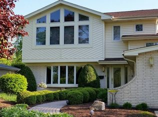 812 E Suffield Dr, Arlington Heights, IL 60004