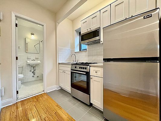 2nd image of 19 Jones St APT 14